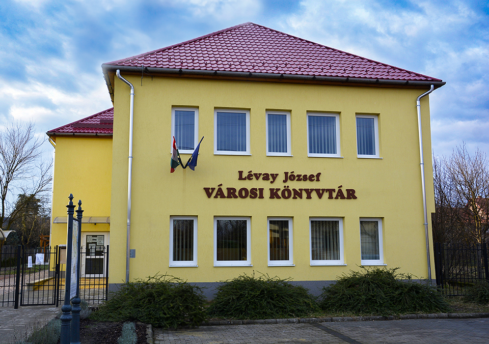 Lévay József Városi Könyvtár.jpg